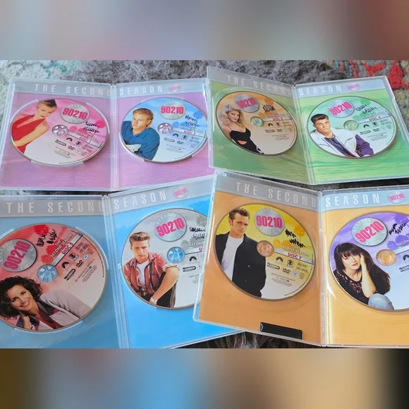 Beverly Hills 90210 Complete Second Season DVD set, 8 DVDs, Like New Condition - Picture 3 of 3